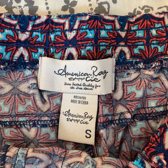 Patterned Shorts - Picture 6 of 7